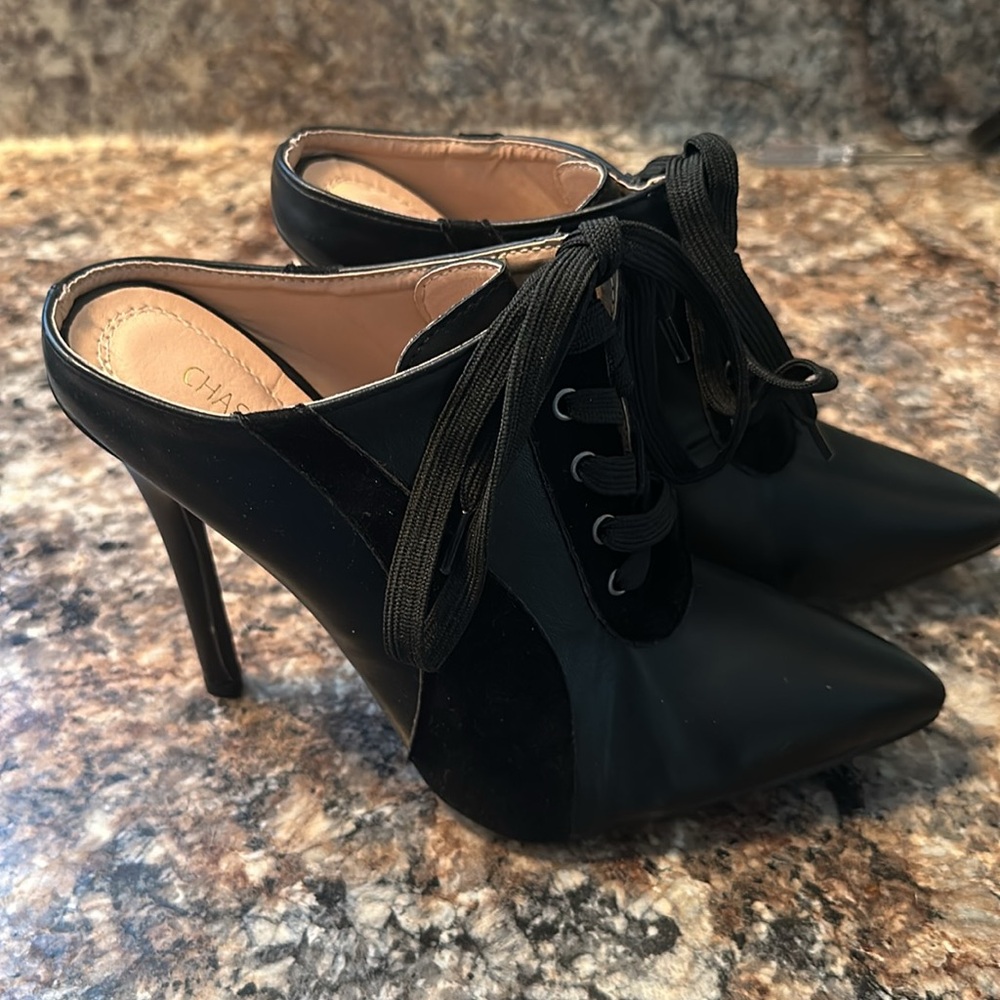 Chase & Chloe slide in black heels size 6.5.